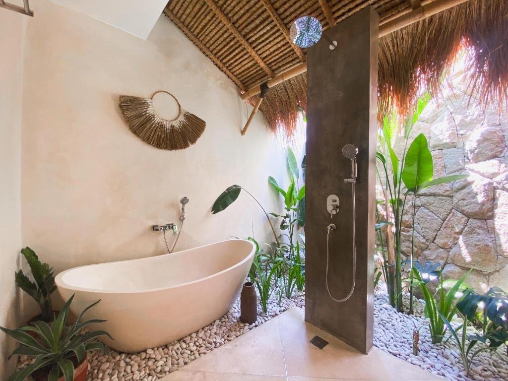 superior-room-bath-3